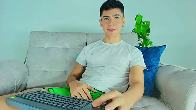 CamiiGuzmanX online show from October 12, 2025, 11:26 pm