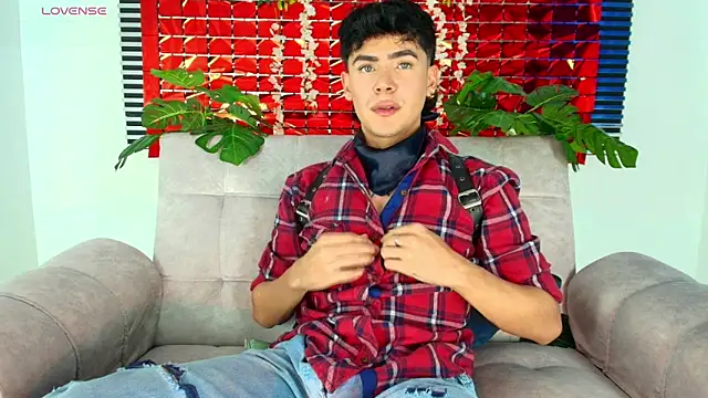 CamiiGuzmanX online show from February 12, 2026, 8:26 pm