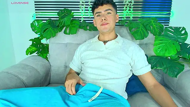 CamiiGuzmanX online show from March 16, 2026, 8:13 pm