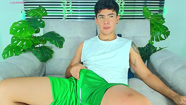 CamiiGuzmanX online show from April 14, 2026, 8:48 pm