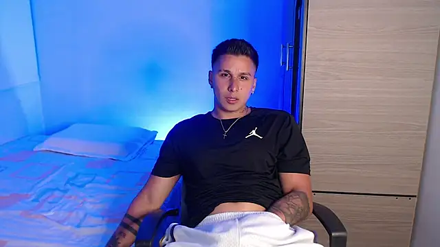 valentinosex1 online show from March 16, 2026, 11:09 pm