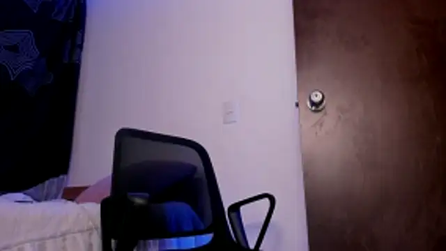 Snapshot of axel_davis_ chatting on October 31, 2025, 12:55 am axel davis  online show from October 31, 2025, 12:55 am