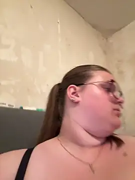 CurvyPaar2 online show from May 25, 2026, 9:32 pm
