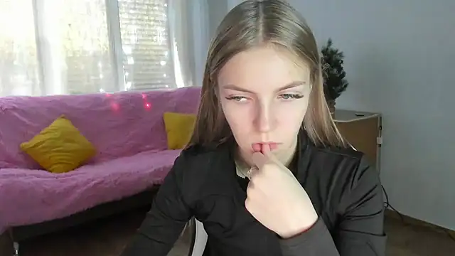 HitGyrl online show from February 4, 2026, 2:28 am