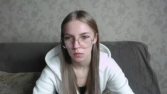 HitGyrl online show from March 7, 2026, 8:00 am