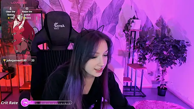 LiliLuna online show from October 4, 2025, 1:20 pm