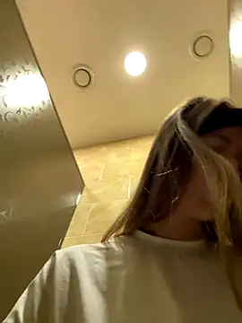 ElliRose online show from September 30, 2025, 5:56 am