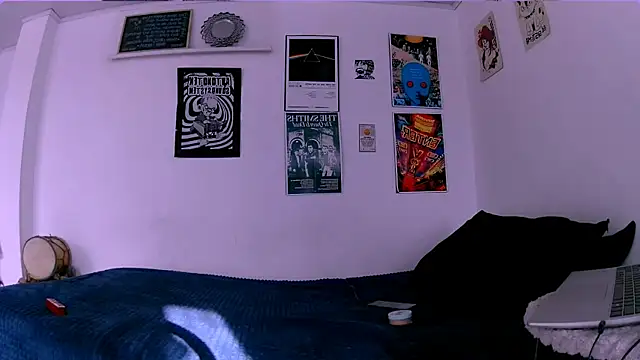 plutonbluemooon333 online show from April 8, 2026, 9:26 pm