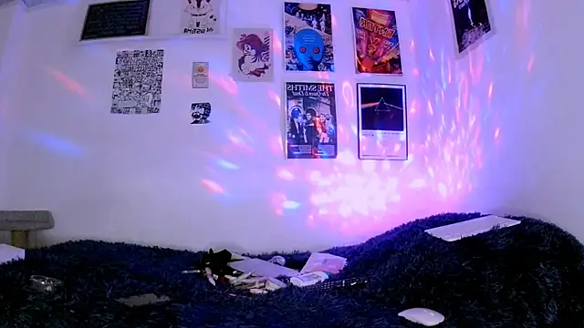 plutonbluemooon333 online show from June 11, 2026, 12:32 am