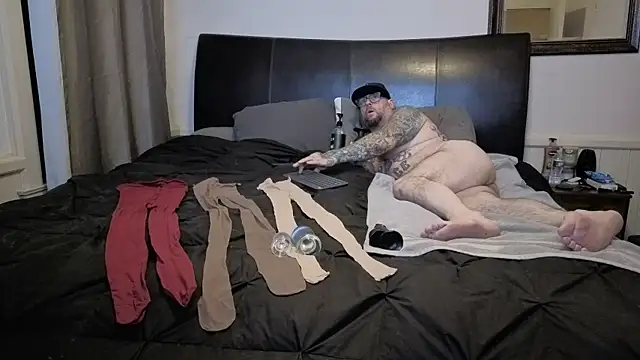 pantyhoselover54 online show from November 25, 2025, 1:49 am