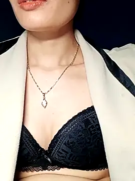 Hinna x online show from December 1, 2025, 2:16 am