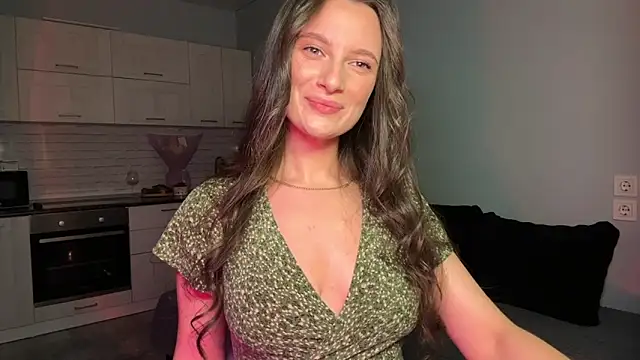 Snapshot of Luna_Raee chatting on November 11, 2025, 1:00 pm Luna Raee online show from November 11, 2025, 1:00 pm