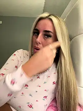 EllieMaeBaby online show from December 3, 2025, 10:19 pm