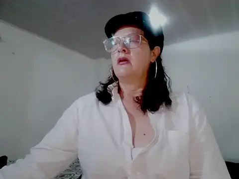 Snapshot of ArdienteBetania chatting on October 14, 2025, 2:40 pm ArdienteBetania online show from October 14, 2025, 2:40 pm