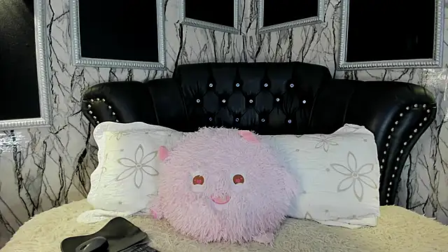 adelinemoretti online show from December 17, 2025, 5:30 pm