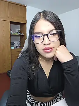 asumi 18 online show from October 8, 2025, 9:40 am