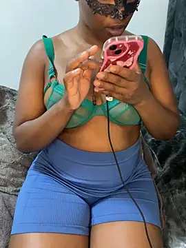 wellbuiltDiosa online show from October 8, 2025, 4:26 pm