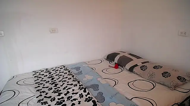 Candy Grey28 online show from September 29, 2025, 5:18 pm