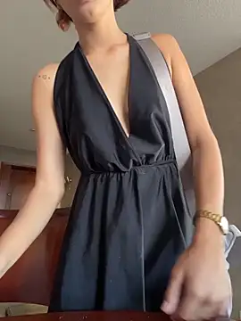 Snapshot of Melody-baby chatting on November 21, 2025, 9:24 pm Melody-baby online show from November 21, 2025, 9:24 pm