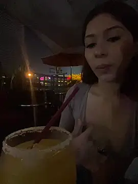 Snapshot of Melody-baby chatting on November 28, 2025, 11:29 pm Melody-baby online show from November 28, 2025, 11:29 pm