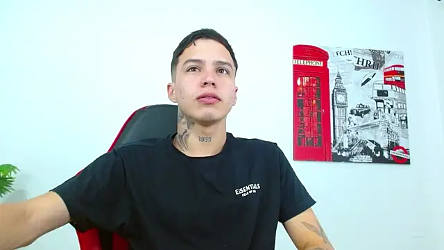 Cumandres18 online show from February 18, 2026, 2:57 pm