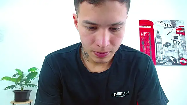 Cumandres18 online show from April 9, 2026, 2:55 pm