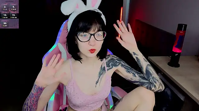 HazelTompson online show from April 9, 2026, 12:21 pm