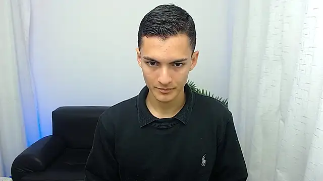 Matiius18 online show from November 14, 2025, 1:32 pm