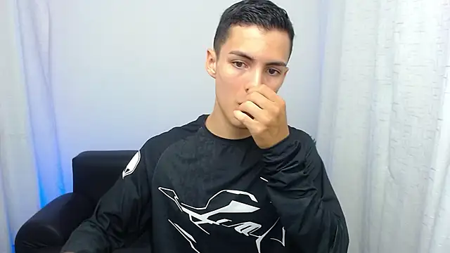 Matiius18 online show from November 15, 2025, 2:02 pm