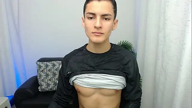 Matiius18 online show from December 5, 2025, 1:42 pm