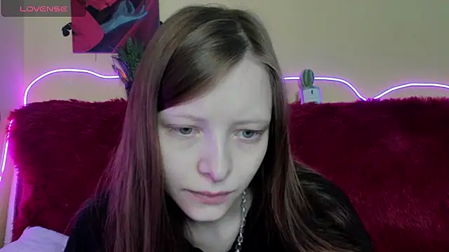 AliceHaris online show from December 2, 2025, 6:19 am