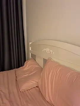 Ella-A9 online show from September 13, 2025, 5:13 pm