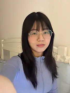 Ella-A9 online show from October 31, 2025, 3:46 pm