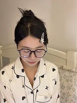 Ella-A9 online show from November 6, 2025, 6:14 am