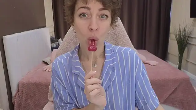 Snapshot of daniellia_ chatting on September 22, 2025, 7:54 am daniellia  online show from September 22, 2025, 7:54 am