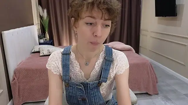 Snapshot of daniellia_ chatting on October 20, 2025, 8:26 am daniellia  online show from October 20, 2025, 8:26 am