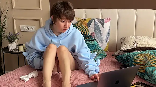 daniellia  online show from March 28, 2026, 2:16 pm