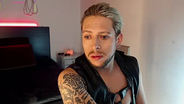 Snapshot of MaaxxxRider chatting on November 1, 2025, 4:25 am MaaxxxRider online show from November 1, 2025, 4:25 am