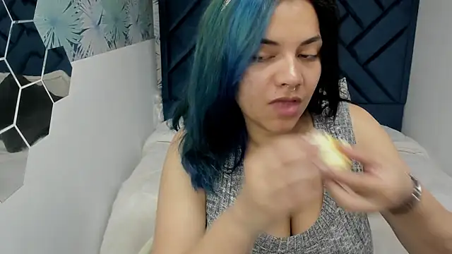 Kiara Cruz   online show from September 20, 2025, 3:02 pm