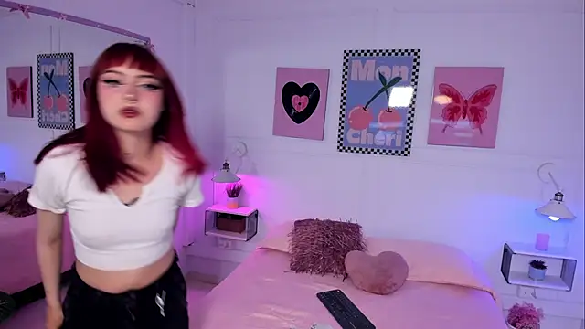 Zoe Lynch  online show from December 17, 2025, 12:00 pm