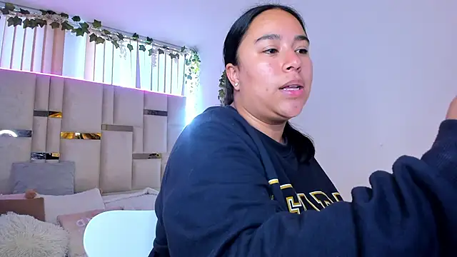 Zoey thompson online show from February 25, 2026, 9:13 pm