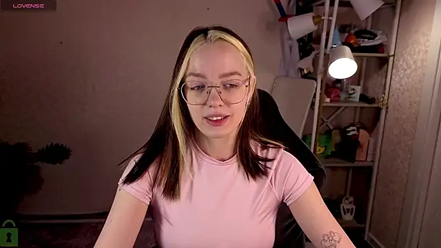 R0cket bunny online show from April 20, 2026, 12:57 am