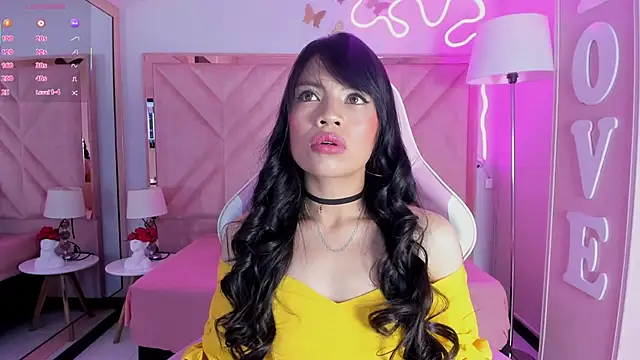 anyjones  online show from October 4, 2025, 4:32 am