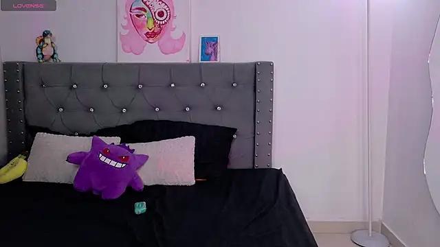 sara queen10 online show from October 29, 2025, 2:47 am