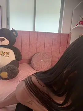 salomecute21 online show from June 4, 2026, 11:27 am