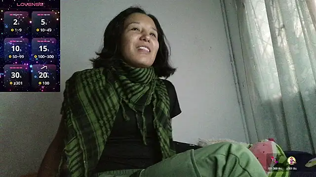 Natzu Choi online show from October 31, 2025, 10:33 pm