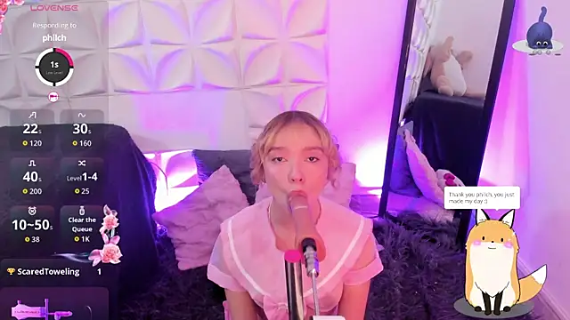 JuliethMoss online show from October 28, 2025, 8:11 pm