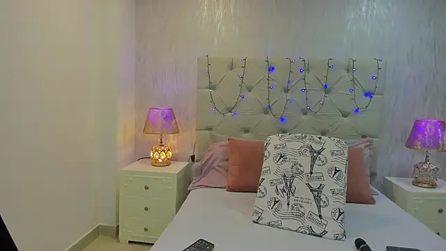 Pamelamiler   online show from September 16, 2025, 12:17 pm