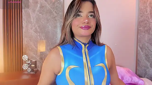 Emma hunter  online show from October 12, 2025, 4:22 am