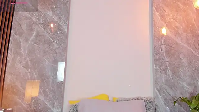 Emma hunter  online show from October 16, 2025, 3:51 am